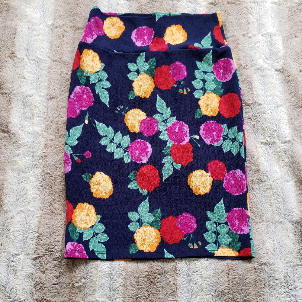 LULAROE NAVY BLUE FLORAL SKIRT..SIZE S